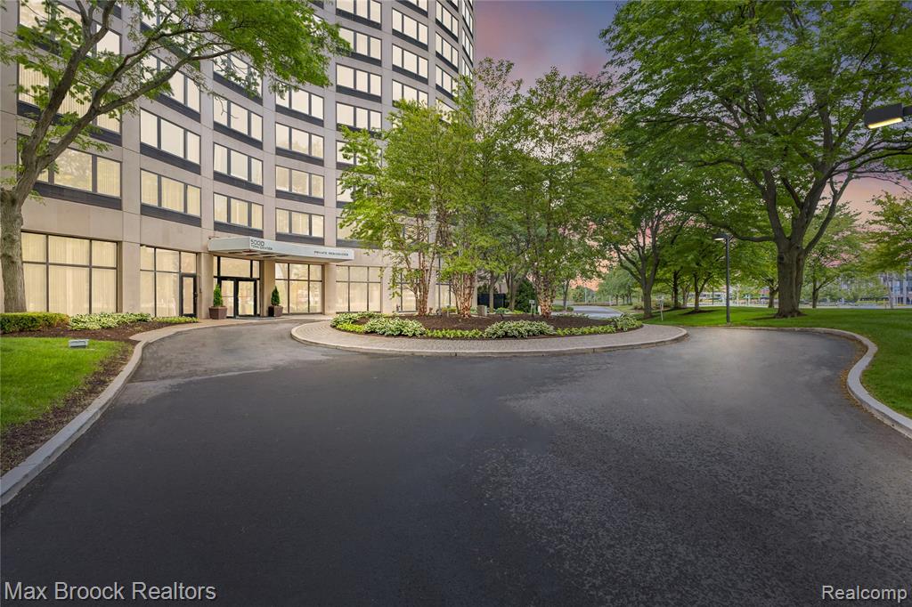 5000 Town Center Property Photo 1