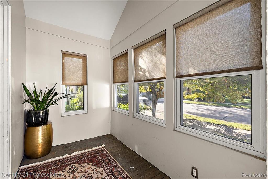 595 E Drayton Street Property Photo 4