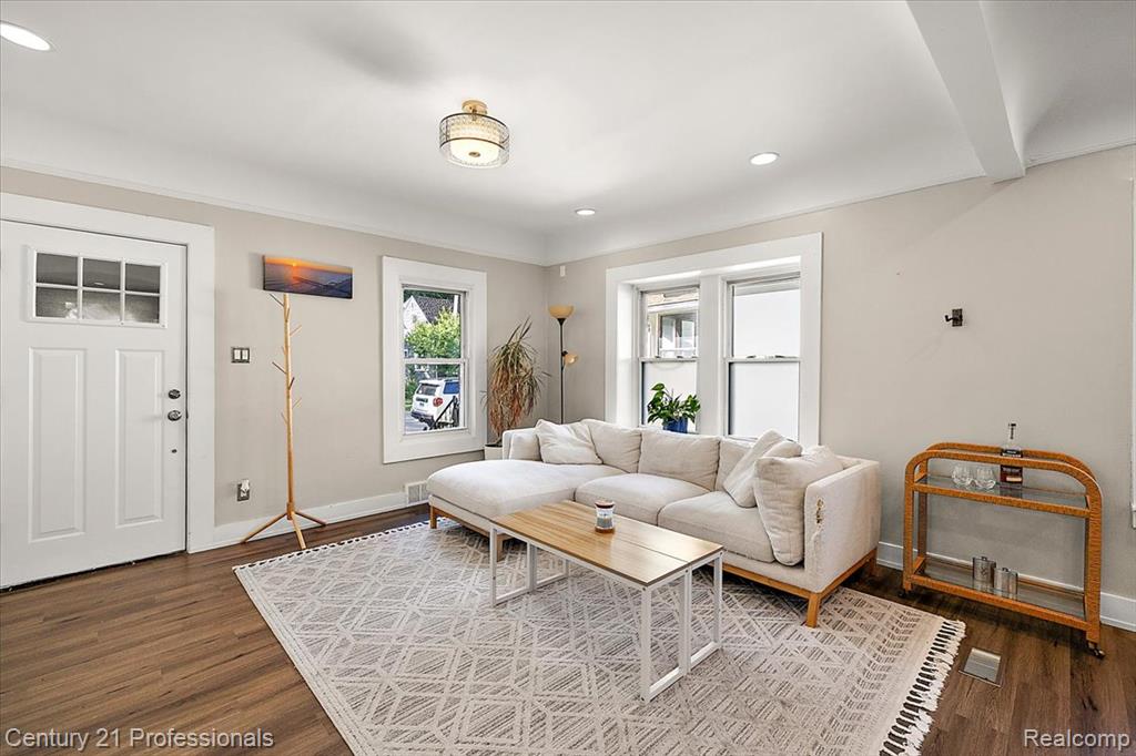 595 E Drayton Street Property Photo 8