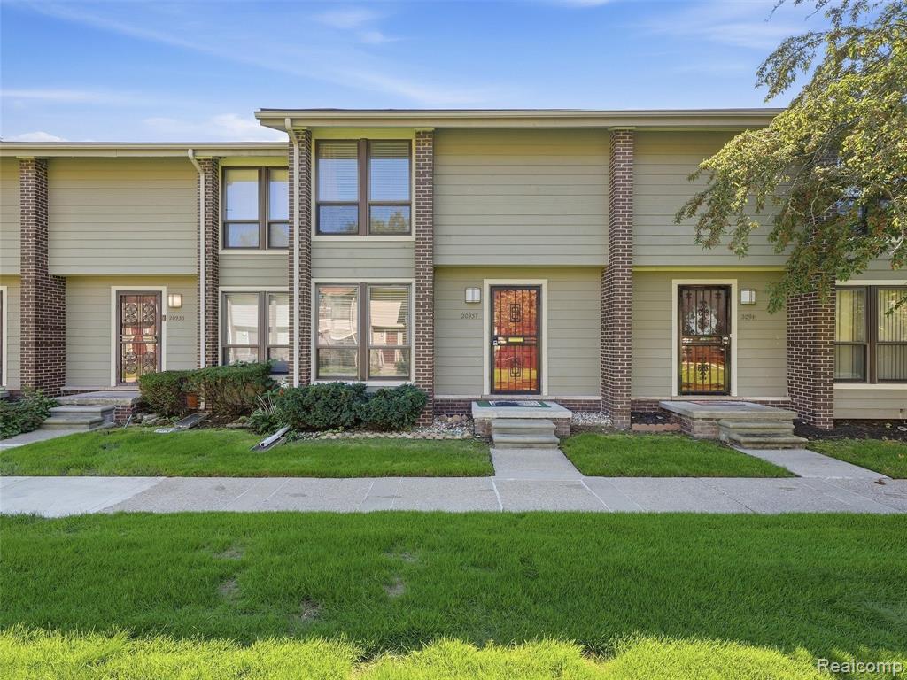 20937 Sherman Avenue Property Photo 1