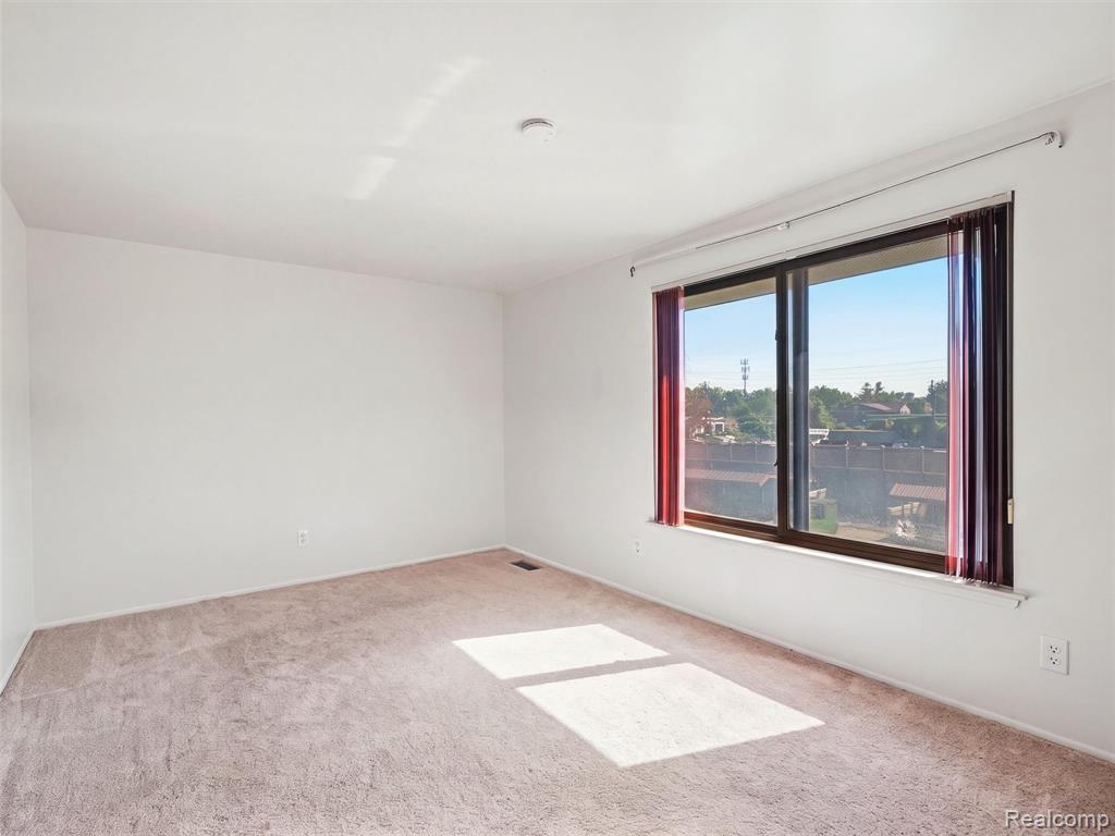 20937 Sherman Avenue Property Photo 18