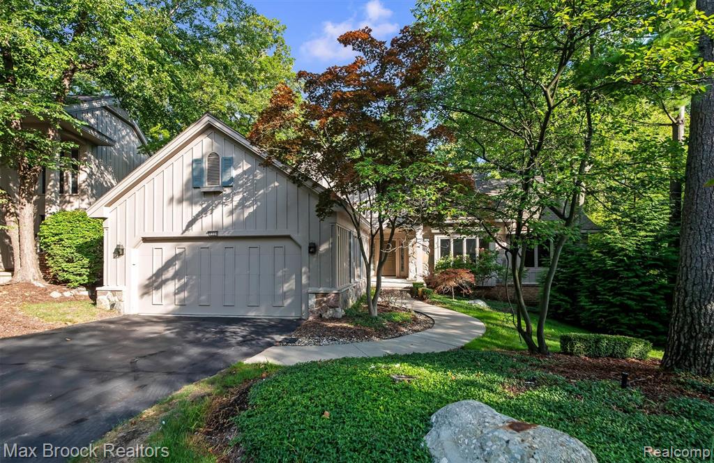 4904 Woodcliff Hill Road Property Photo 1