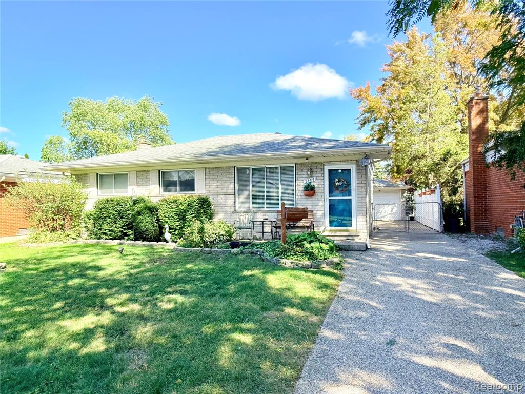 8485 Helen Property Photo 1