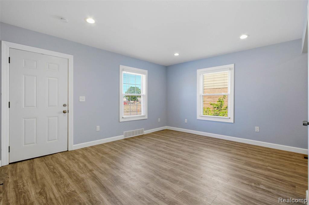 20600 Lennon Street Property Photo 4
