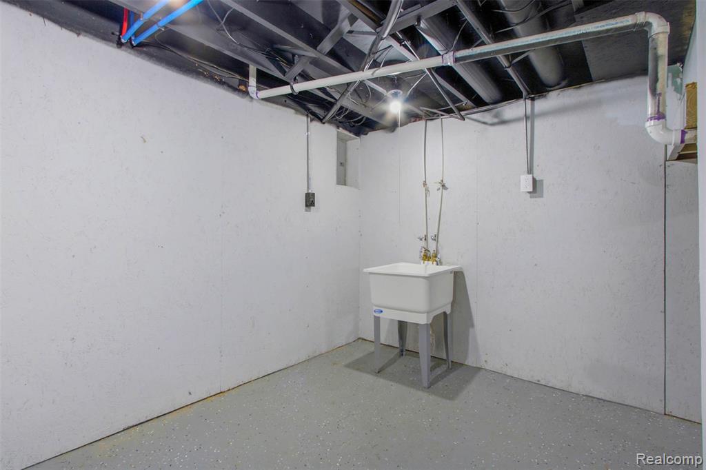 20600 Lennon Street Property Photo 13
