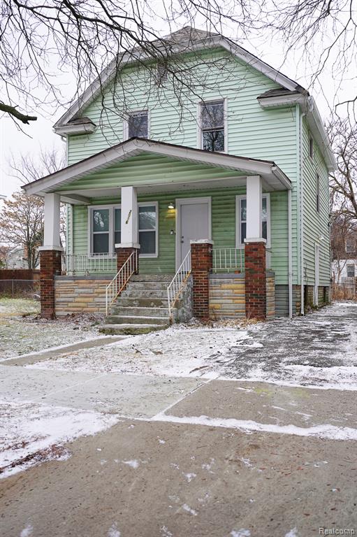 2016 W Grand Street Property Photo 1