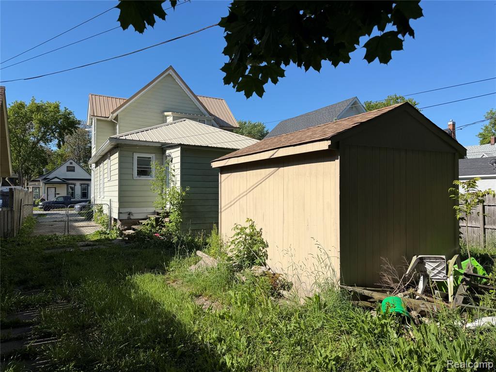 909 Pine Street Property Photo 2