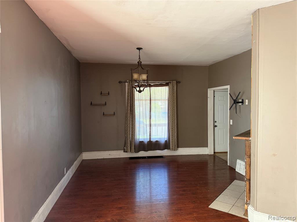 909 Pine Street Property Photo 5