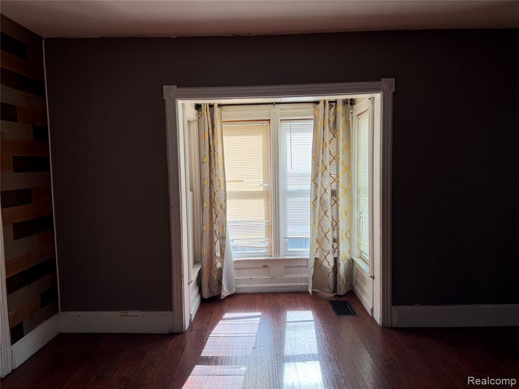 909 Pine Street Property Photo 6