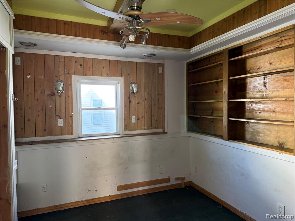 909 Pine Street Property Photo 9