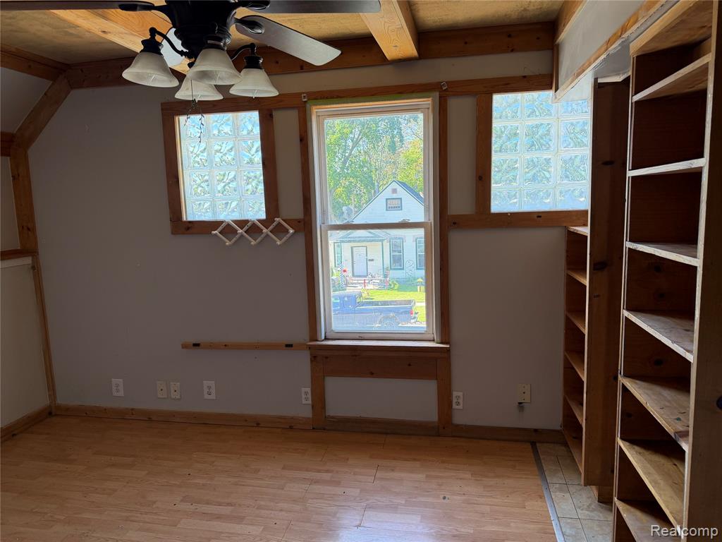 909 Pine Street Property Photo 12