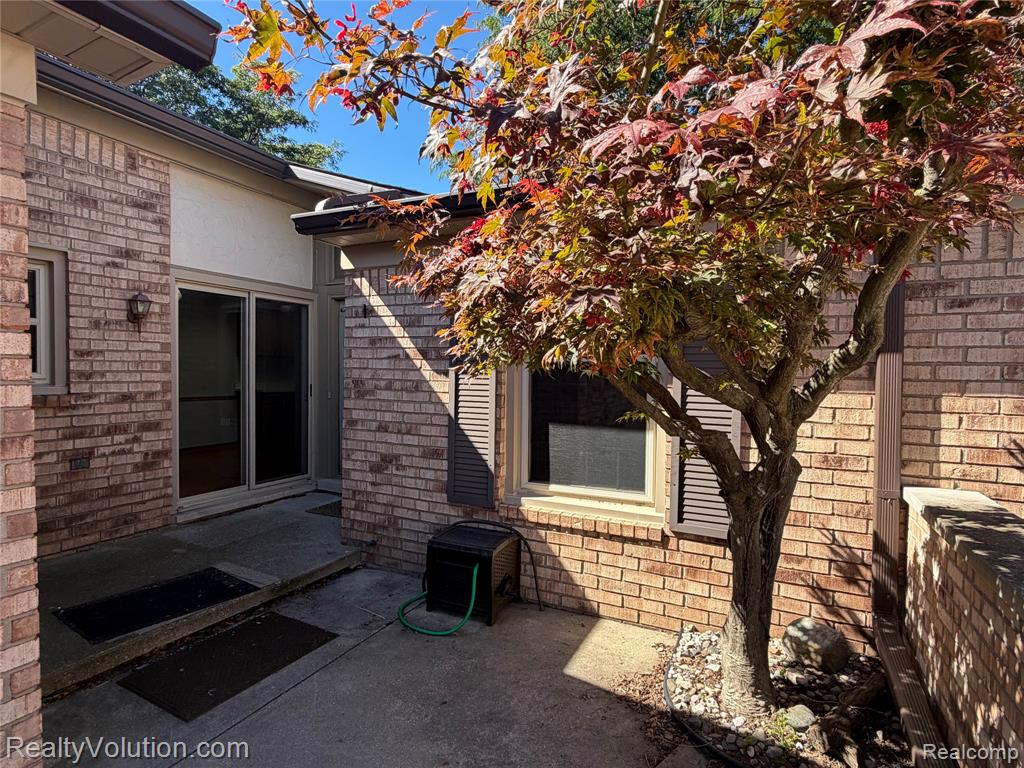 49255 Chestnut Hill Court Property Photo 1