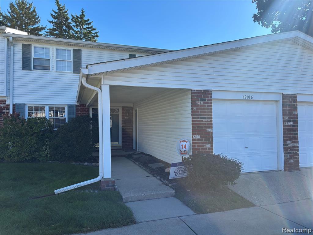 42016 Queen Anne Court Property Photo 1