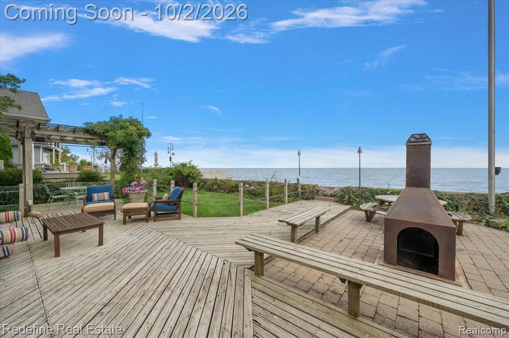 12172 N Lakeshore Drive Property Photo 3