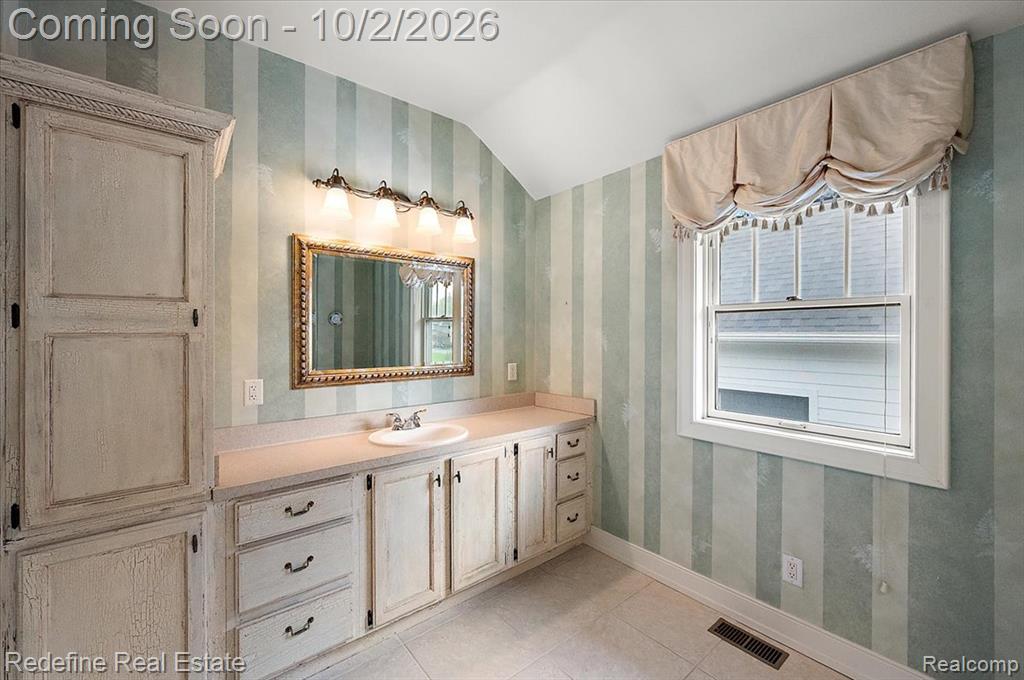 12172 N Lakeshore Drive Property Photo 37