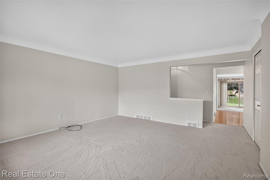 30304 Austin Drive Property Photo 6