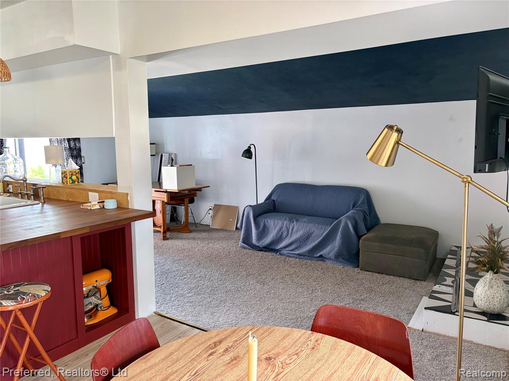 515 Forest Street Property Photo 8