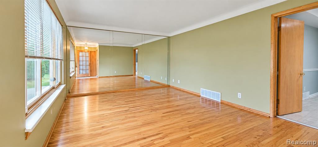 28200 Newland Drive Property Photo 3