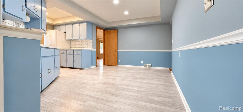 28200 Newland Drive Property Photo 7