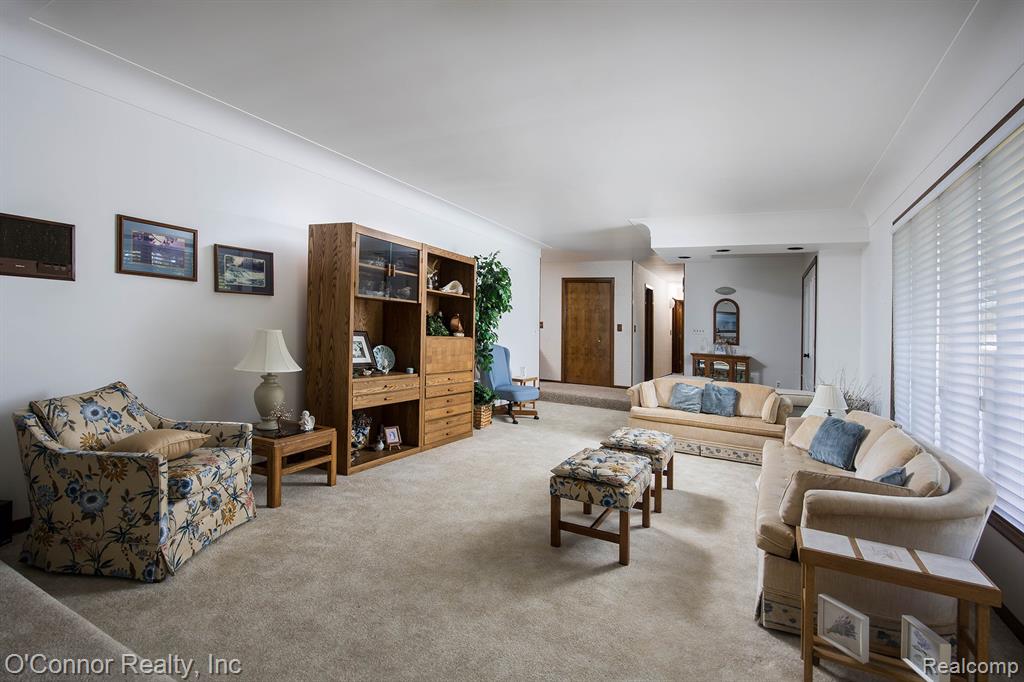 948 Illinois Street Property Photo 7
