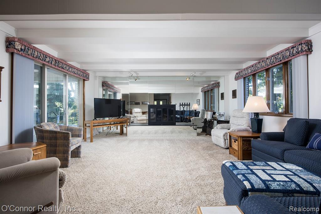 948 Illinois Street Property Photo 11