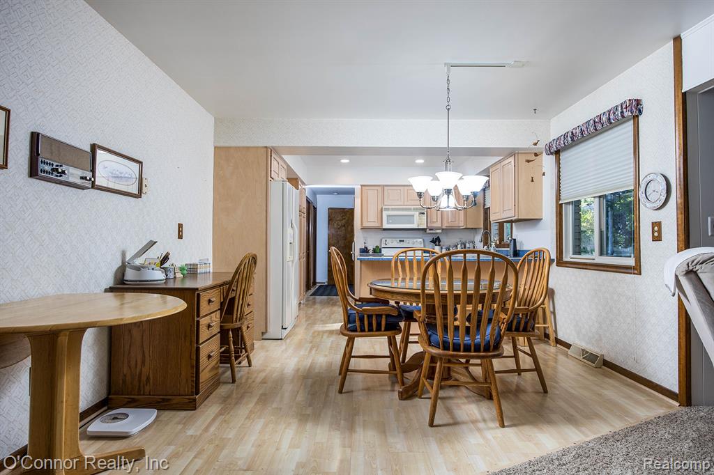 948 Illinois Street Property Photo 12