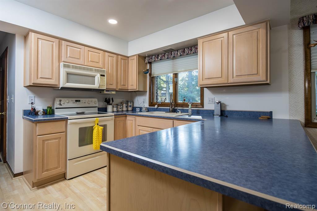 948 Illinois Street Property Photo 14
