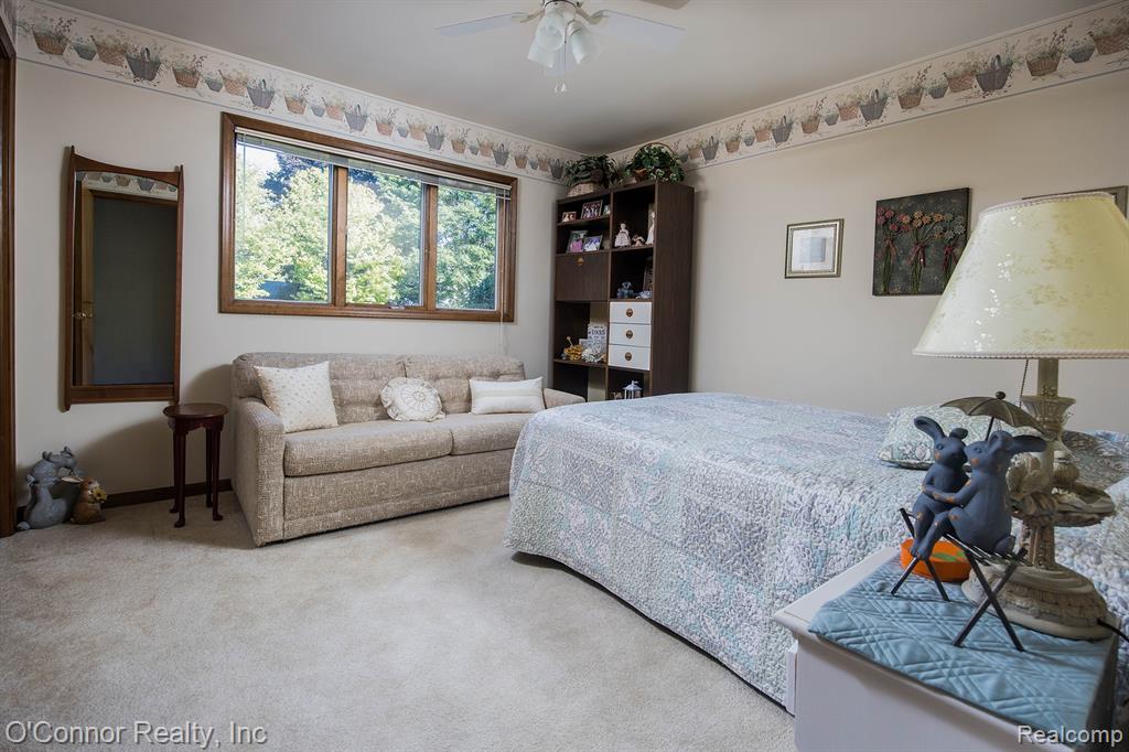 948 Illinois Street Property Photo 23
