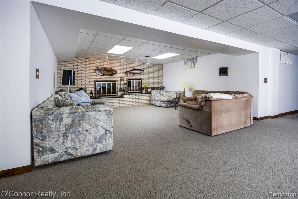 948 Illinois Street Property Photo 27