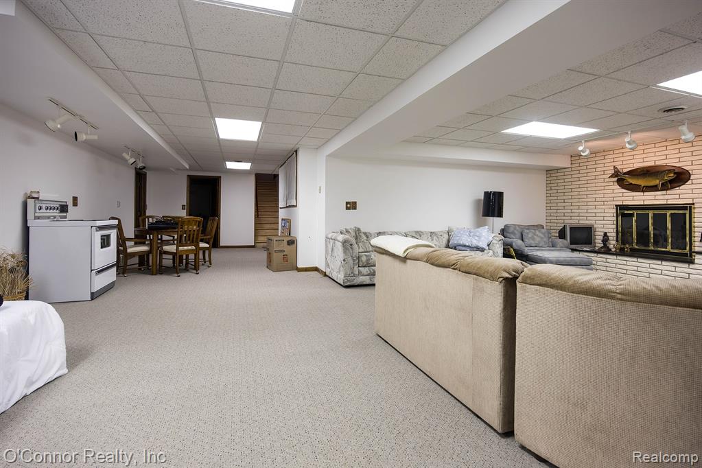948 Illinois Street Property Photo 30