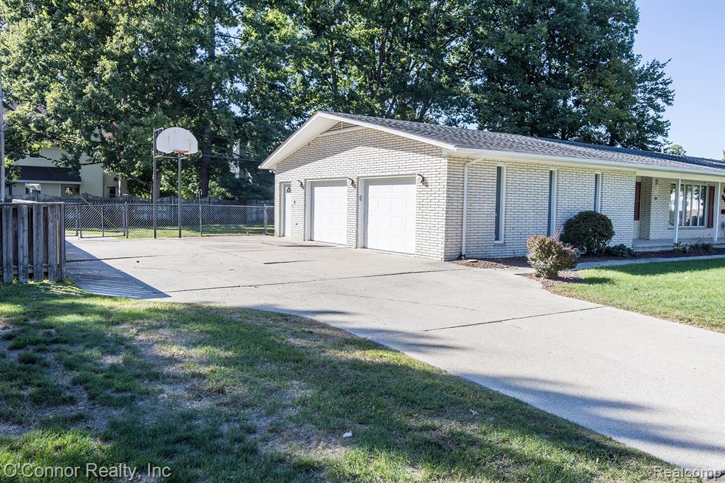 948 Illinois Street Property Photo 36