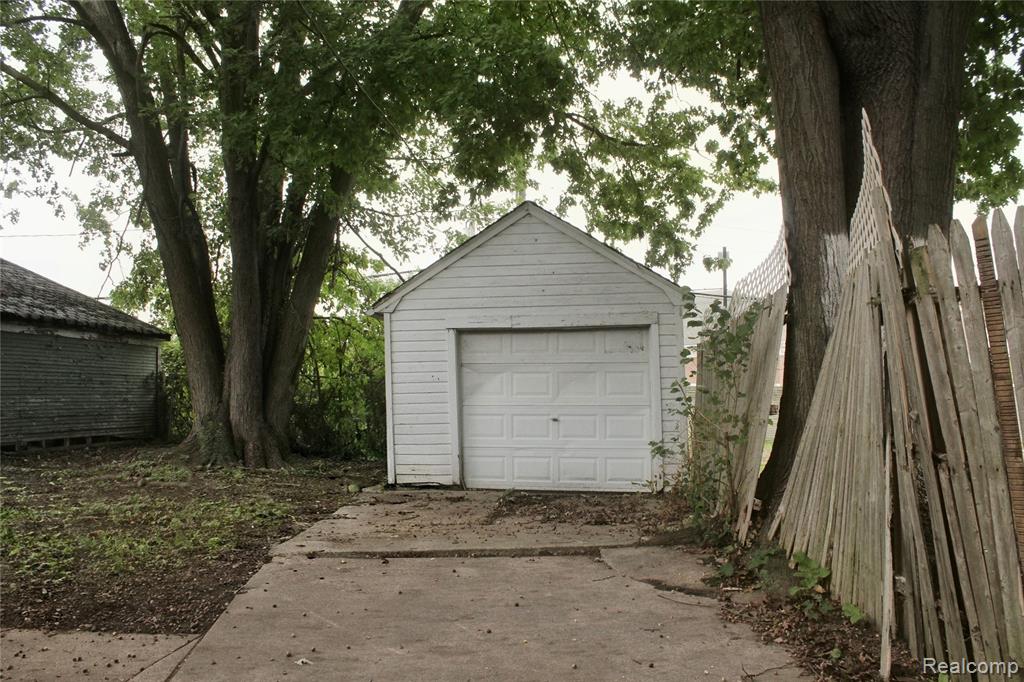 9184 Harvard Road Property Photo 3