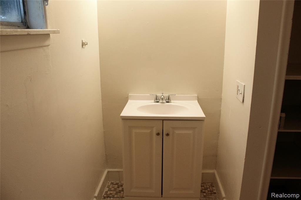 9184 Harvard Road Property Photo 18