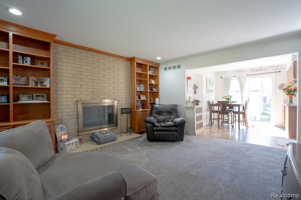 12866 Windsor Court Property Photo 5