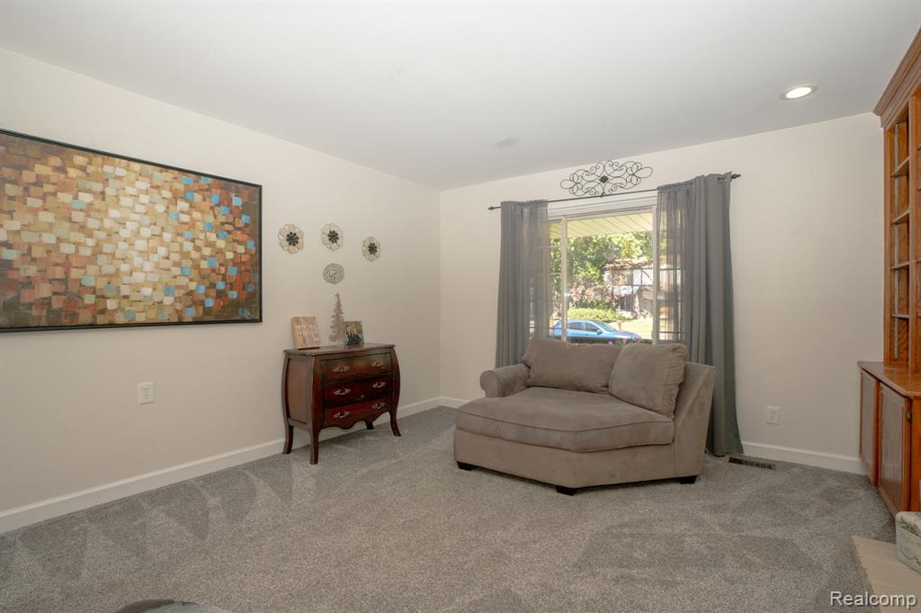 12866 Windsor Court Property Photo 6