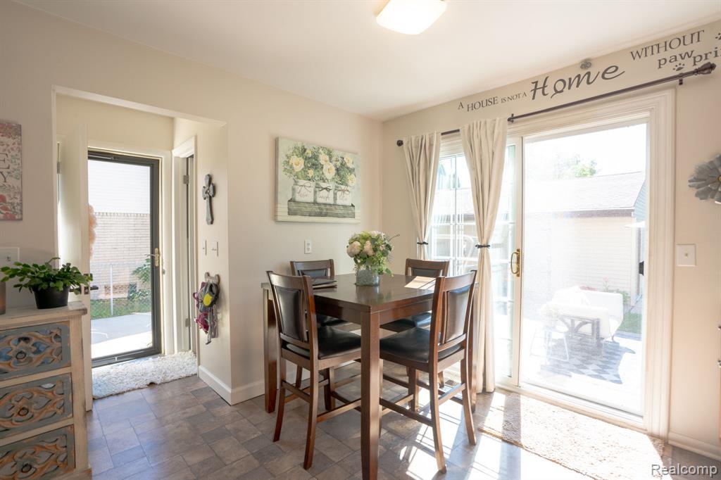 12866 Windsor Court Property Photo 11