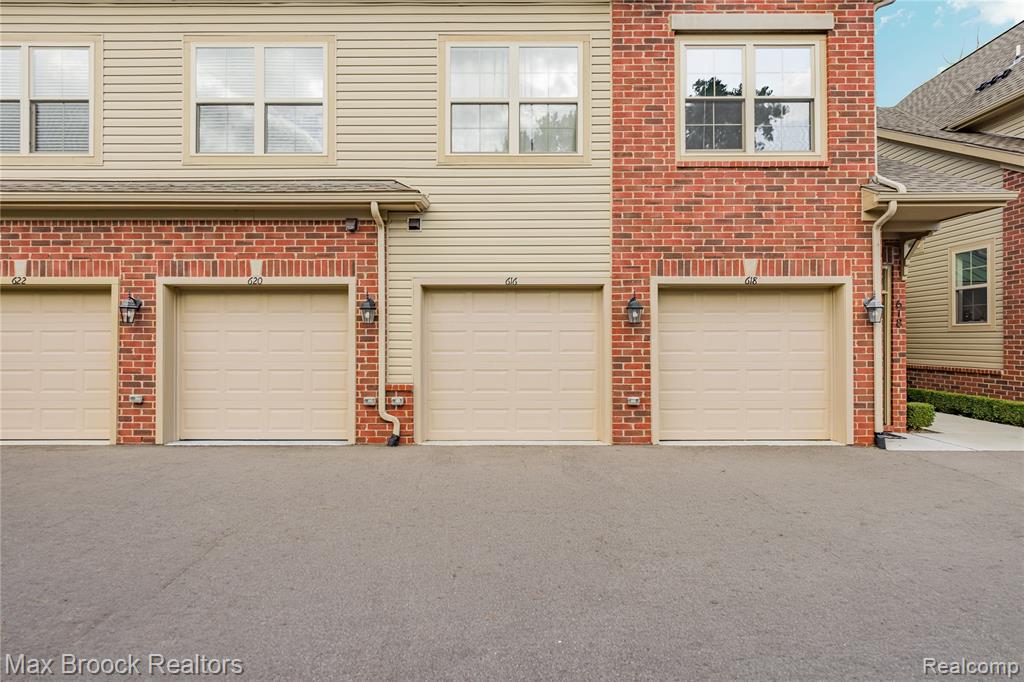 616 Pointe Drive Property Photo 33