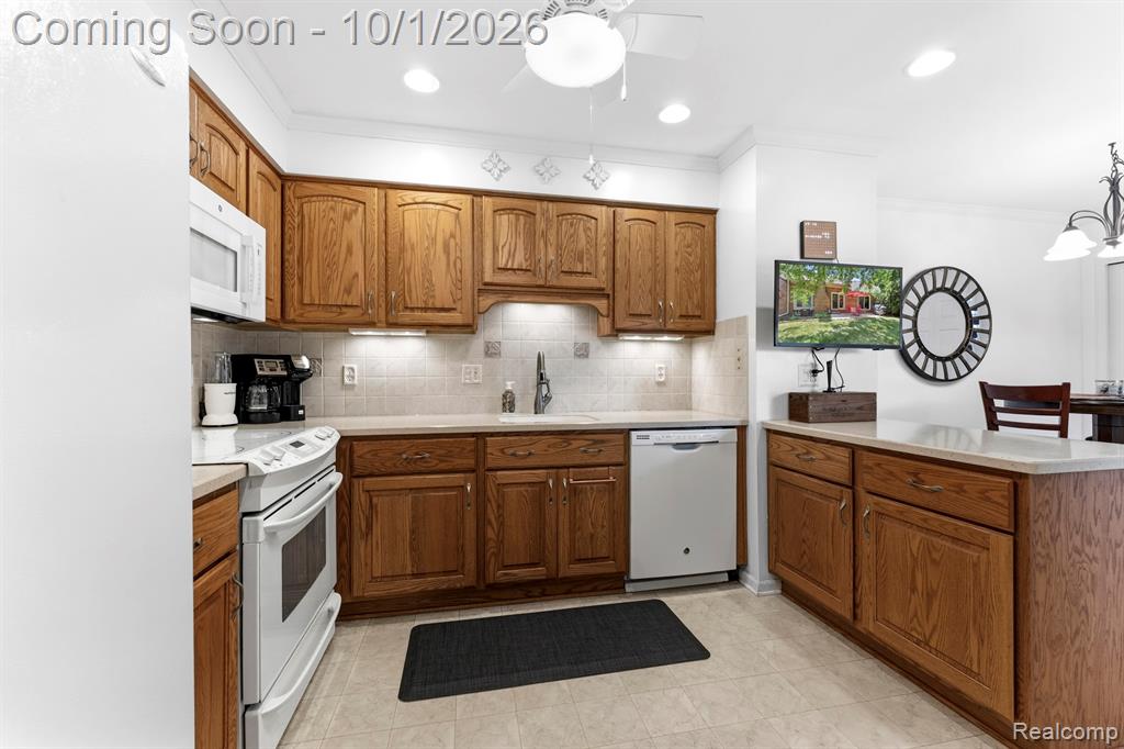 15744 E Golfview Drive Property Photo 8