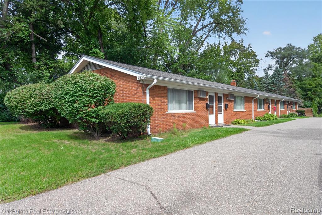 2328 Crooks Road Property Photo 1