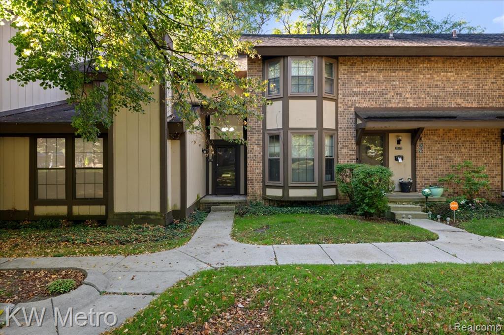 25168 Maplebrooke Drive Property Photo 1