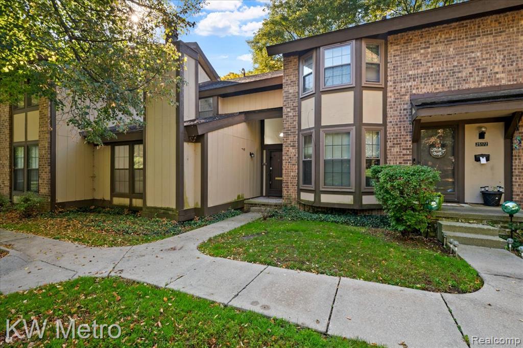 25168 Maplebrooke Drive Property Photo 2