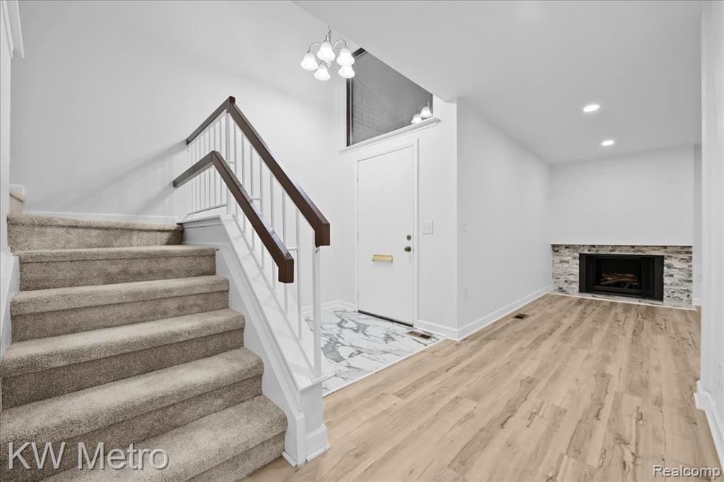 25168 Maplebrooke Drive Property Photo 3