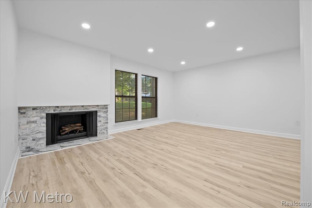 25168 Maplebrooke Drive Property Photo 4