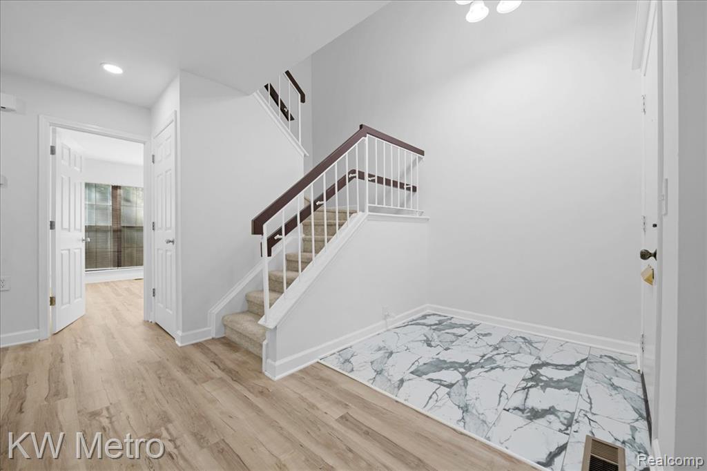 25168 Maplebrooke Drive Property Photo 6