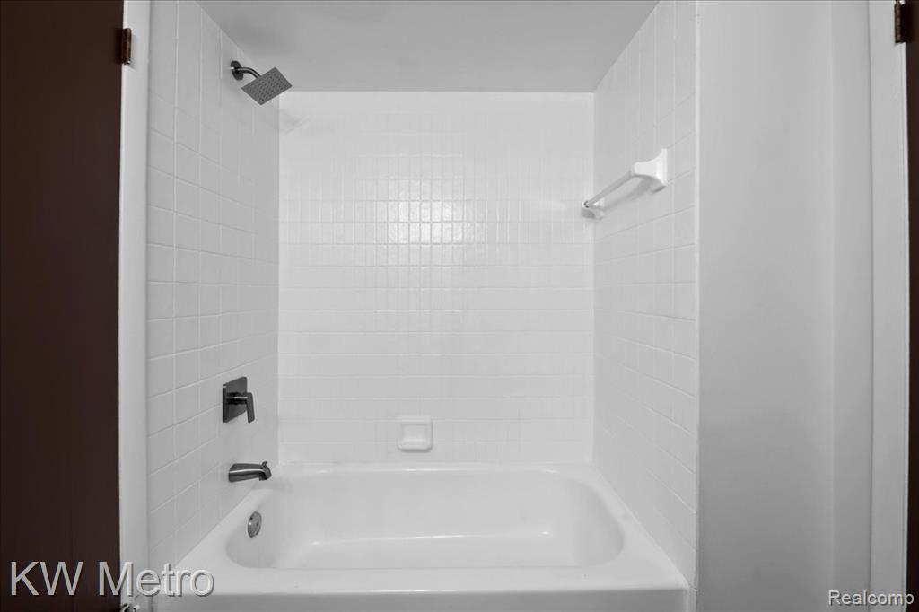 25168 Maplebrooke Drive Property Photo 18