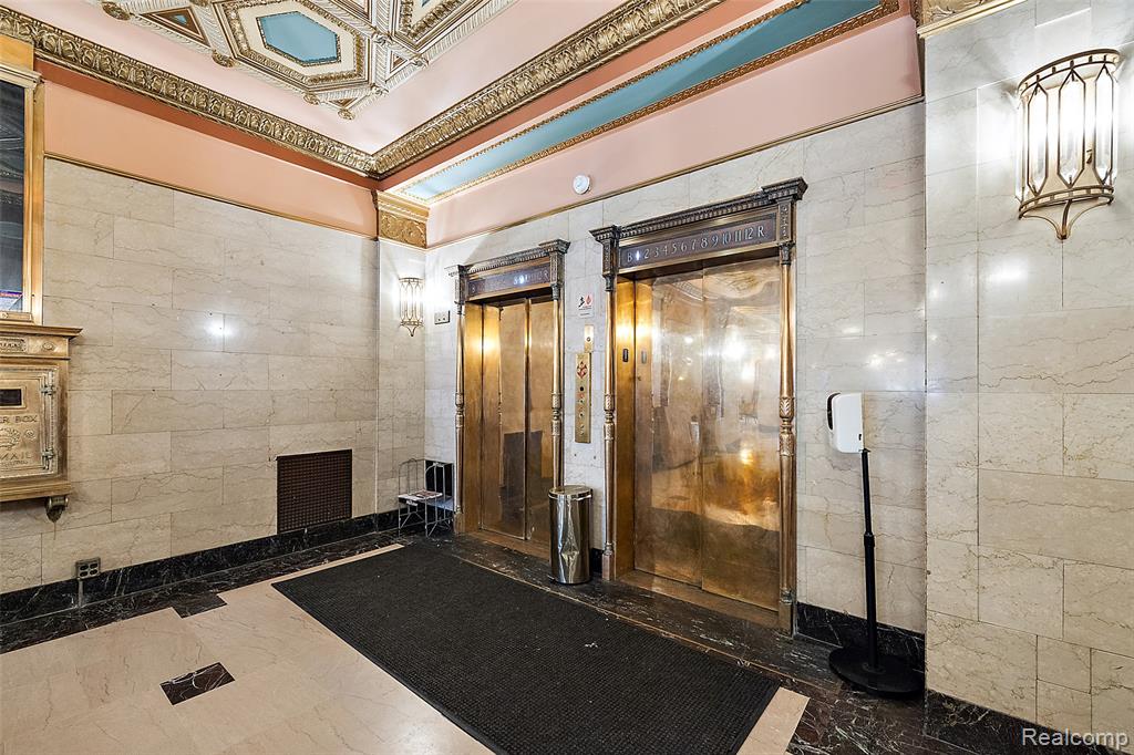 15 E Kirby Street Property Photo 6