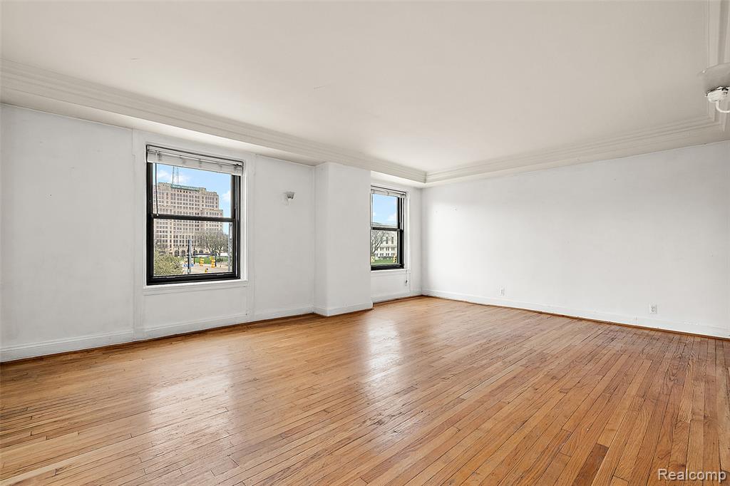 15 E Kirby Street Property Photo 13