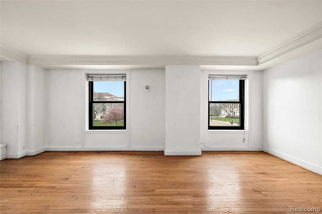 15 E Kirby Street Property Photo 14