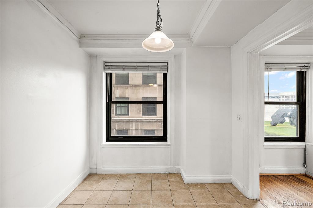 15 E Kirby Street Property Photo 17