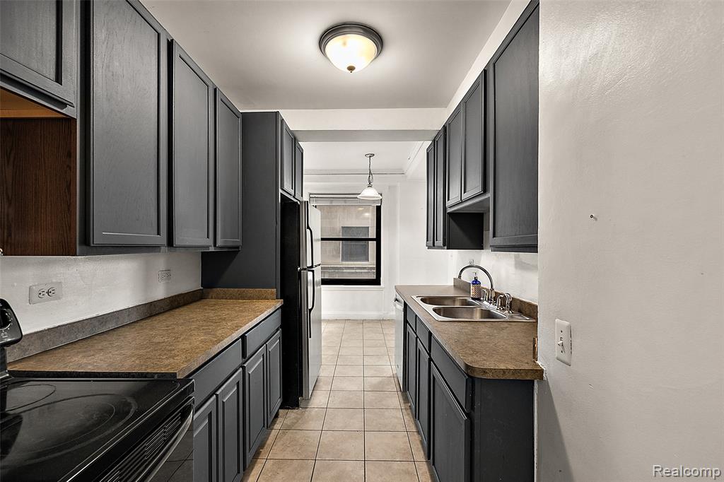 15 E Kirby Street Property Photo 24